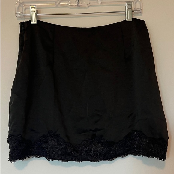 Beverly and Beck Chic Black Lace Hem Mini Skirt Size M - Picture 3 of 4